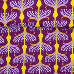 Baumwollstoff/Patchworkstoff weiß bedruckt mit aubergine-violettem Hintergrund unf fliederfarbenen Blüten. Baumwollstoffe sind vielseitig einsetzbar und perfekt für Nähprojekte wie Kissenbezüge, Tischdecken, Taschen oder Kleidung geeignet. Material: 100% Baumwolle Breite: ca. 112cm Gewicht: ca. 130g/m² Pflegehinweis: Waschbar bei 30° Celsius Farbe: aubergine-violett, flieder, mint, hellorange, gelb-grün Motiv: Bäume Designer: Micheal Miller Designserie: Helen's Garden Designname: Pirouette